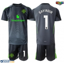 Otroški Nogometni dresi Manchester United Altay Bayindir #1 Vratar Gostujoči 2025-26 Kratek Rokav (+ Kratke hlače)